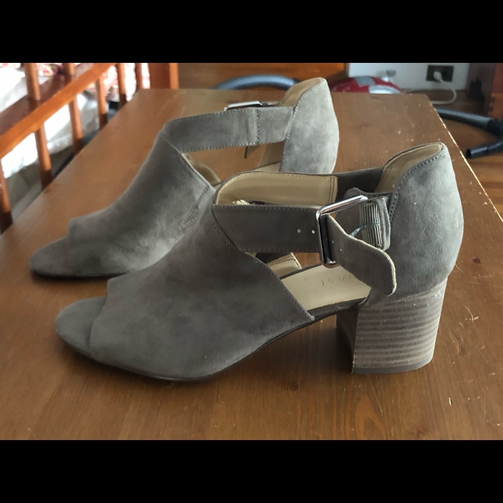 Woman’s Nine West Sandals